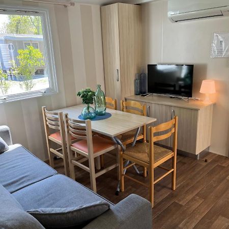 Mobil-Home Climatise Avec Piscine Aureilhan  Zewnętrze zdjęcie